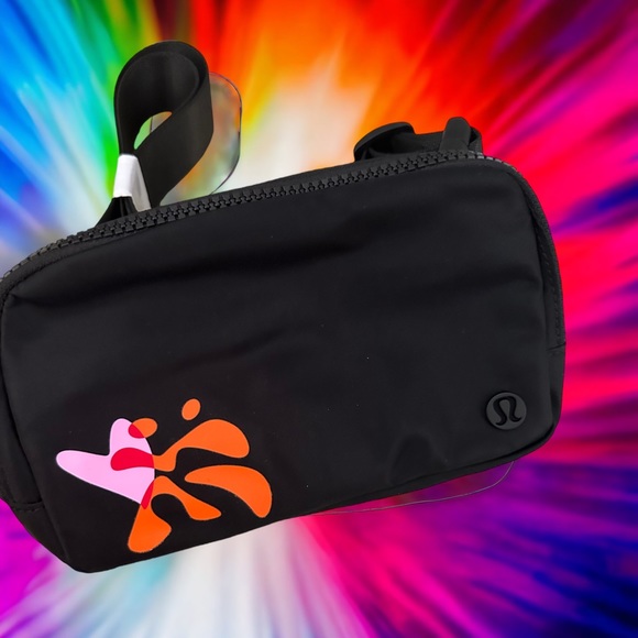 BNWT Sold Out Everywhere Lululemon Pride Belt Bag size l1 - Picture 2 of 10